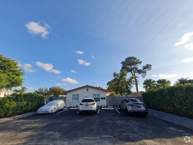 Front parking area - 970 NE 40th St Rental