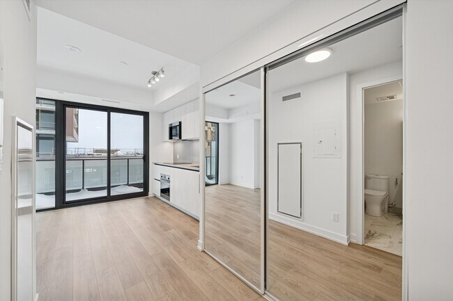 Photo - 35 Parliament St