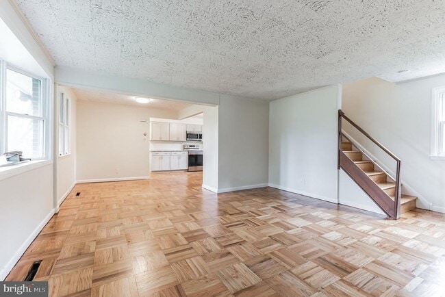 Photo - 999 Netherwood Dr