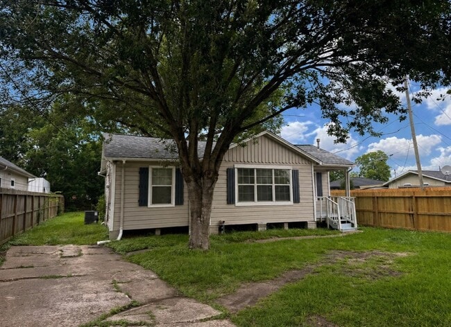 Photo - 120 Weldon St