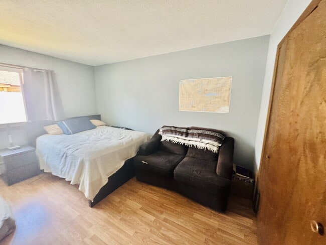 Photo - Charming 2-Bed Townhouse in St. Louis Park - Your Cozy Home Awaits!