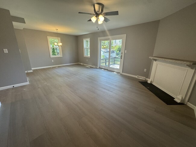 Photo - 842 A Woodcrest Dr
