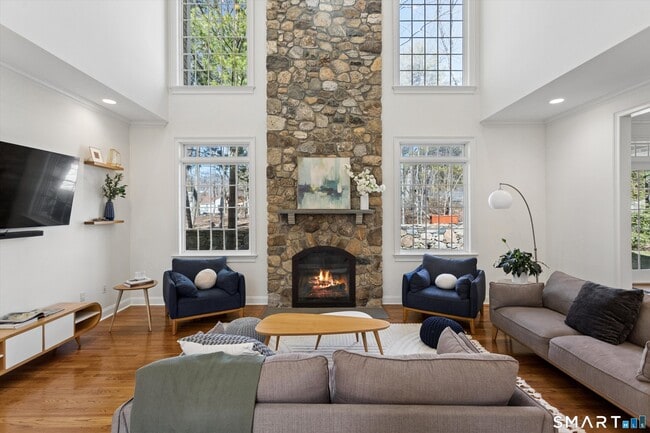 Photo - 166 Edward Pl