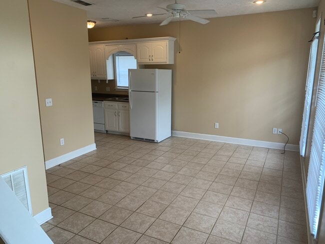 Photo - 285 Old Mayhew Rd Unidad 5