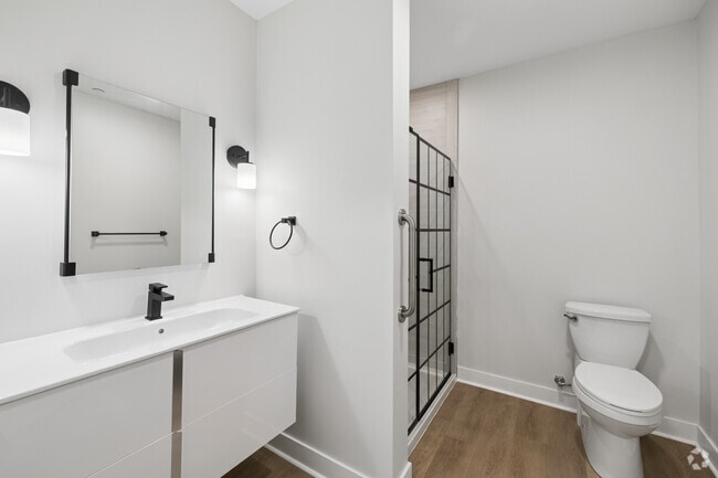 2BR, 2BA - 961SF - Bathroom