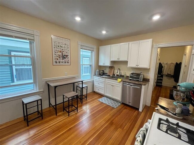 Photo - 10 Chandler St Unit 2