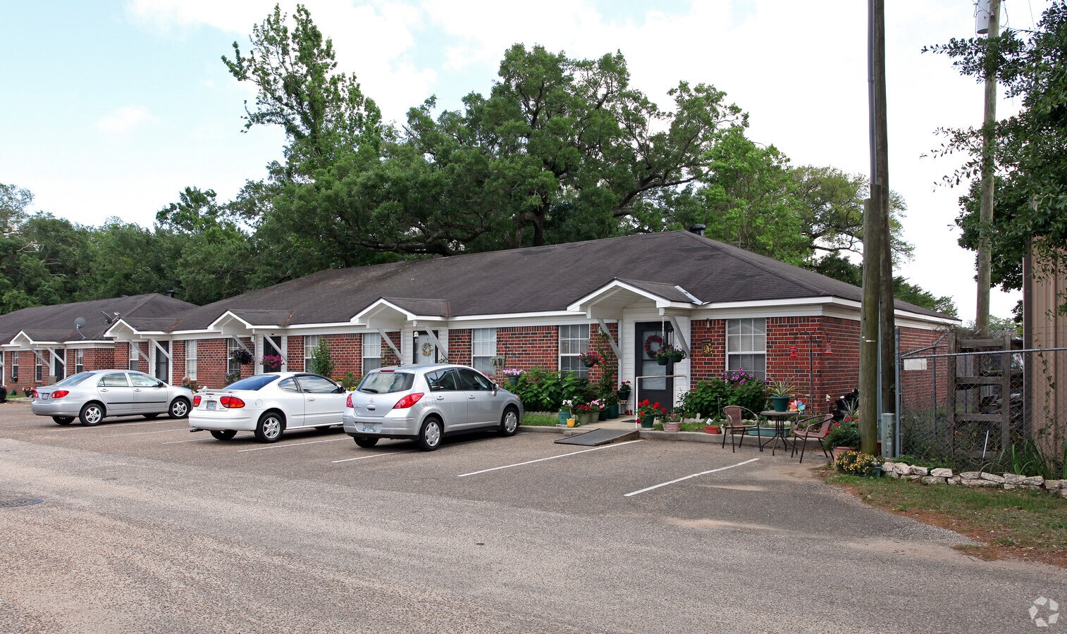 Oak Breeze Apartments - Oak Breeze Apartments