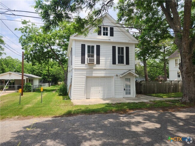 Building Photo - 102 Duke St Rental