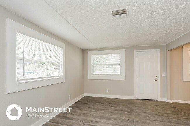 Photo - 2539 Kingston St S
