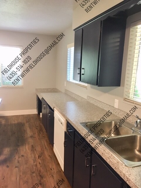 Photo - 686 E 1000 N