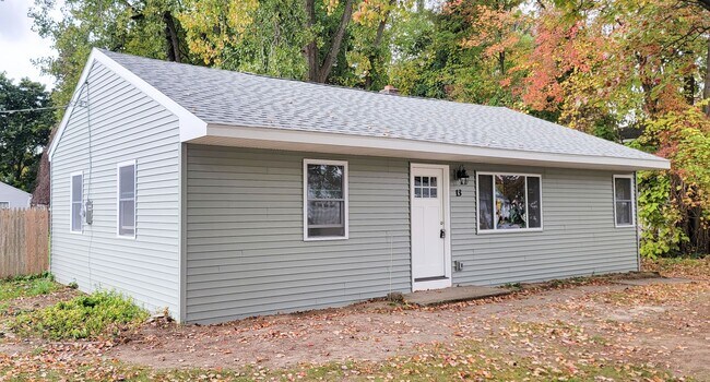 Building Photo - South Colonie Schools 3BR 1BA Rental