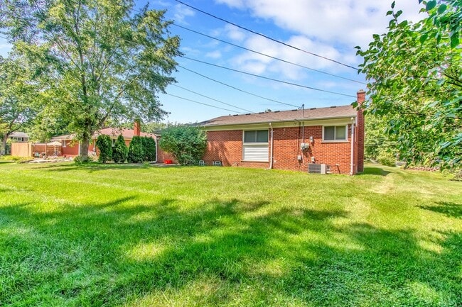 Photo - 16345 Pollyanna St