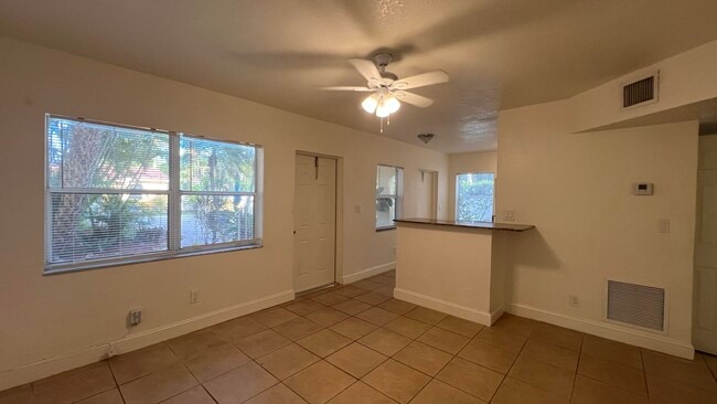 Photo - 1301 NE 15th St Unidad 1