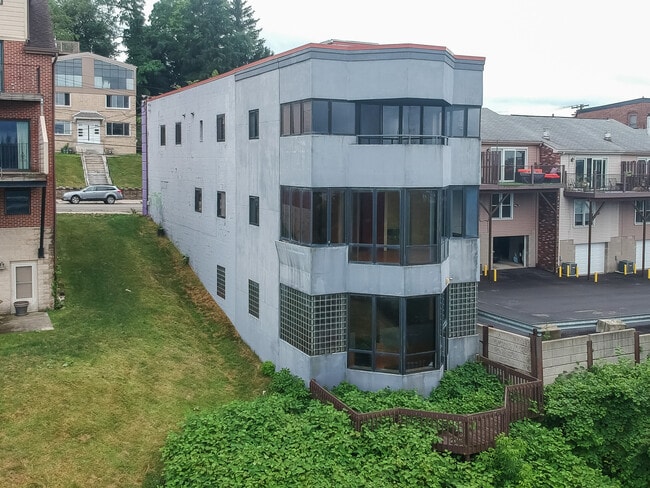 Building Photo - 47 Bailey Ave Unit 1