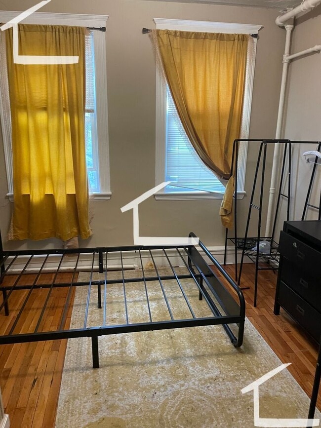 Photo - 2BR 1Bth unit! Great location! Heat / Hot Water included! Laundry in building