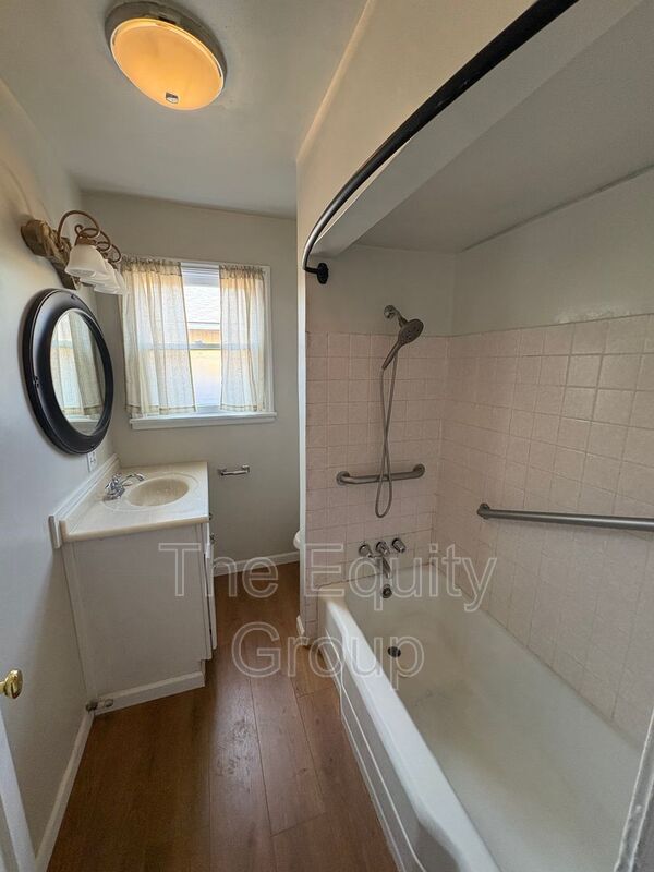 Photo - 229 N B St