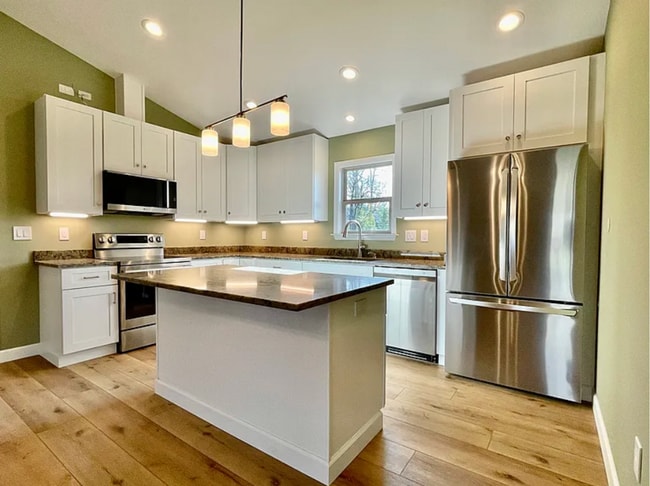 Photo - GORGEOUS NEW CONSTRUCTION IN HENDERSONVILLE