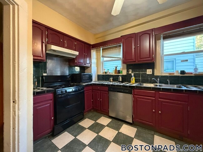 Building Photo - 31 Seattle St