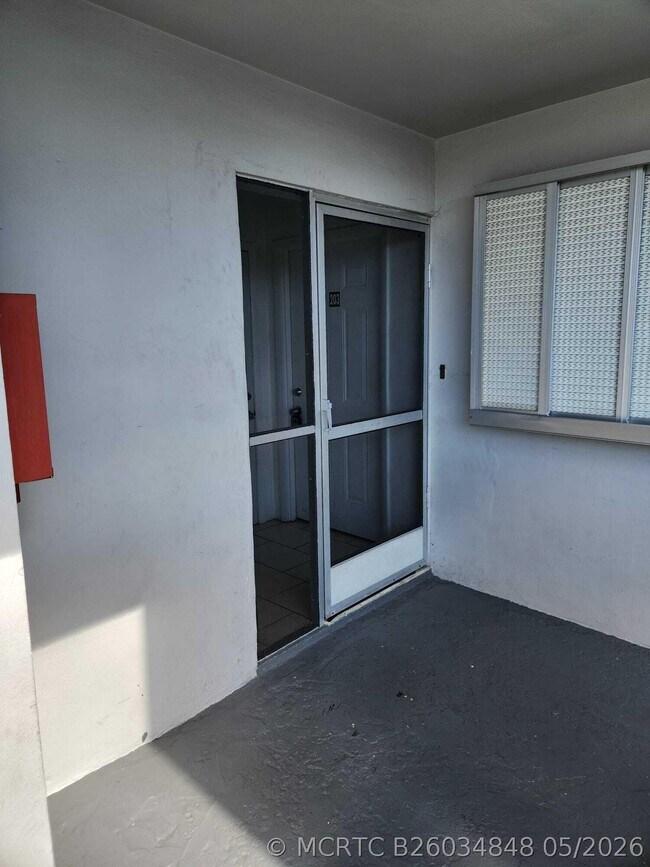 Building Photo - 1021 Crystal Lake Dr Unit 203