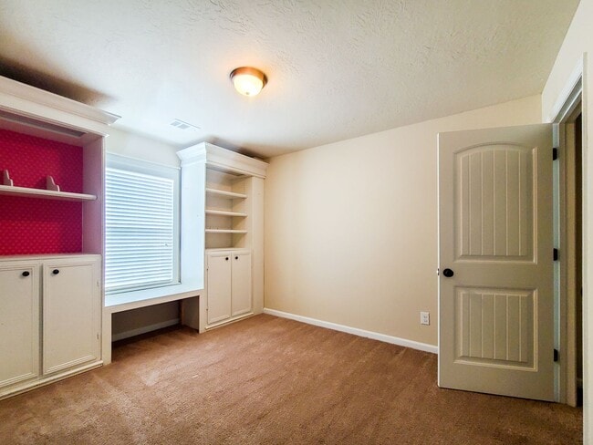 Photo - Conveniently Located Townhome off Exit 5!