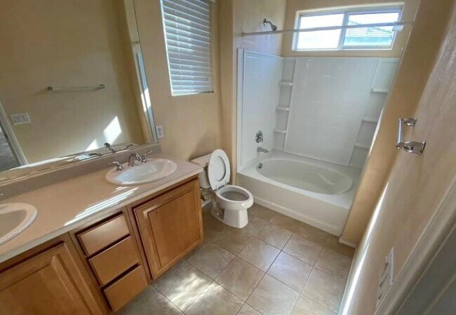 Photo - 680 Forest Peak St