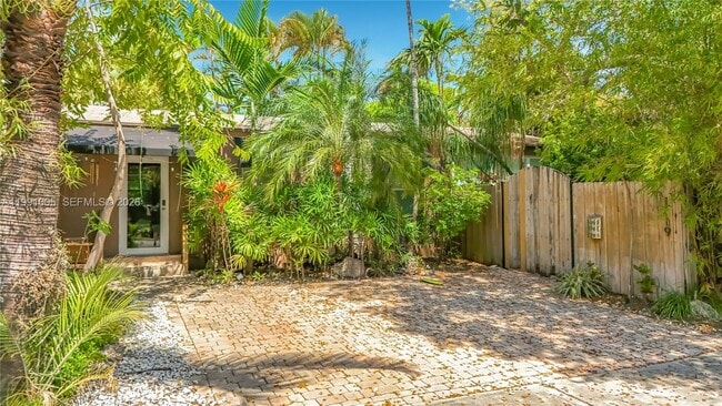 Photo - 1419 NE 4th Ct