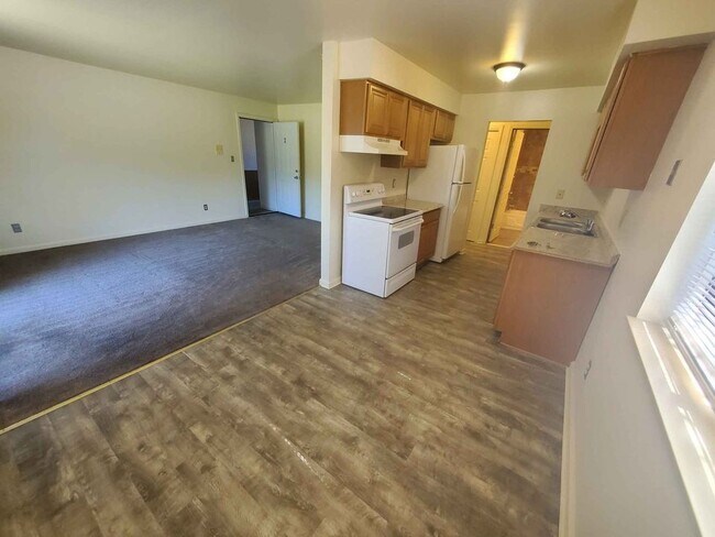 Photo - 24691 W Outer Dr Unidad Apartment #4