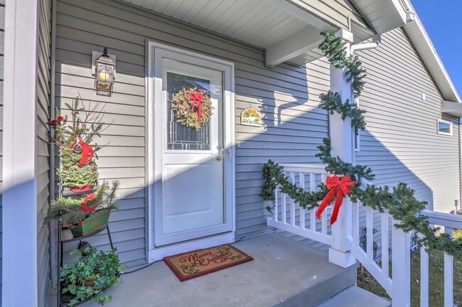 Private entrance - 836 Thompson Drive