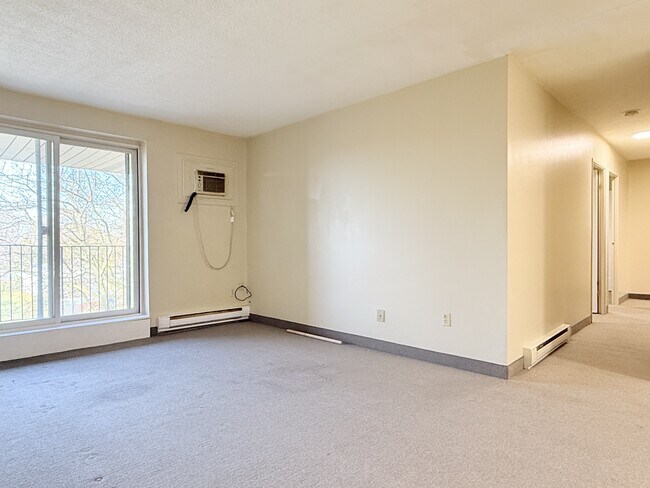 Building Photo - 4 Dufferin St N Unit 305