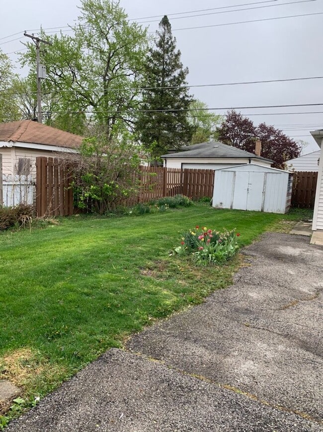 Photo - 2 Bedroom, 1 Bath House AVAILABLE NOW. $16...