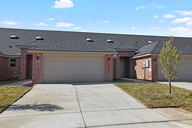 Photo - 7624 Woodford Ave