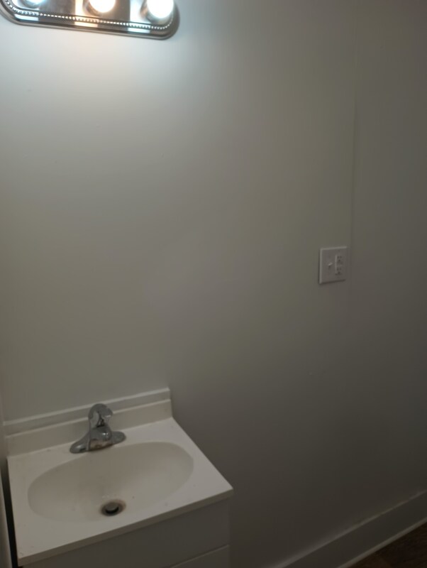 Photo - 713 W Adams St