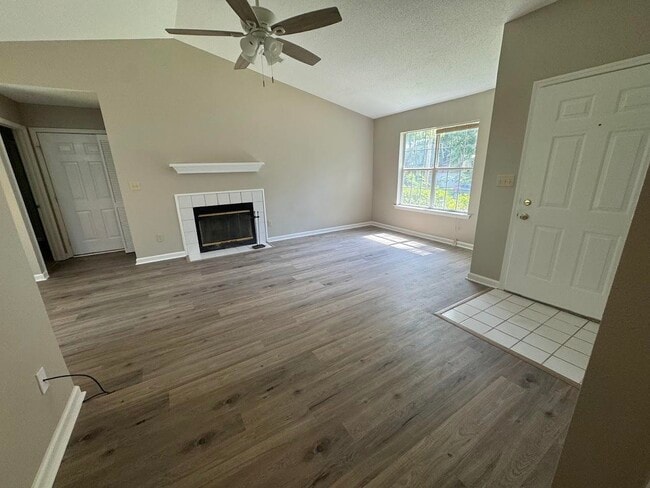 Photo - 1052 Longstreet Dr