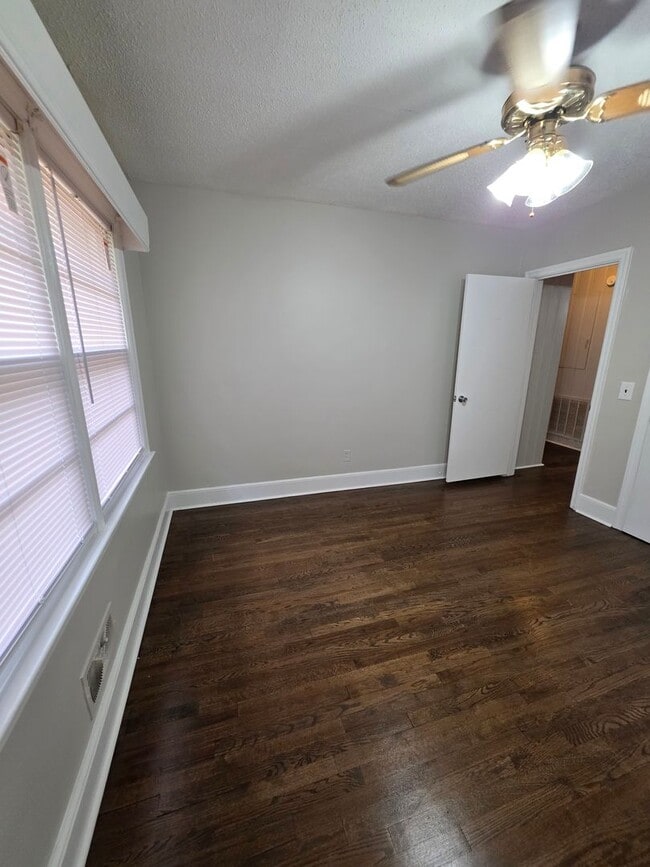 Photo - 107 Creek Dr