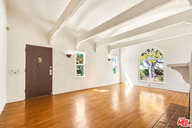 Photo - 2613 Cloverfield Blvd