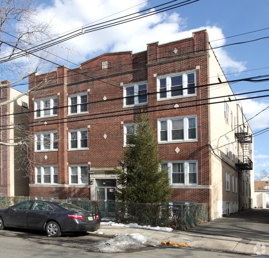 Photo - 953 Madison Ave Apartments