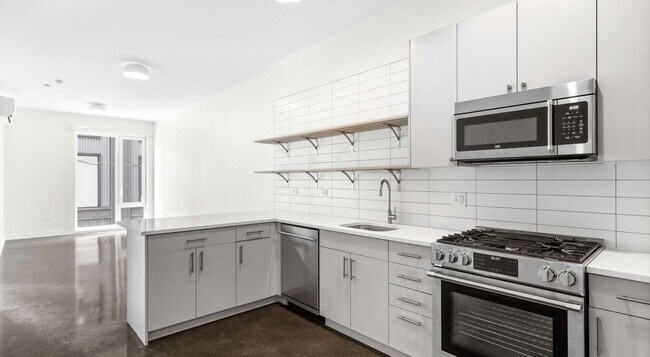 Photo - 1135 W Winona St