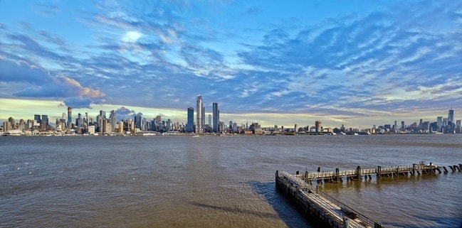Building Photo - Harbor 1500