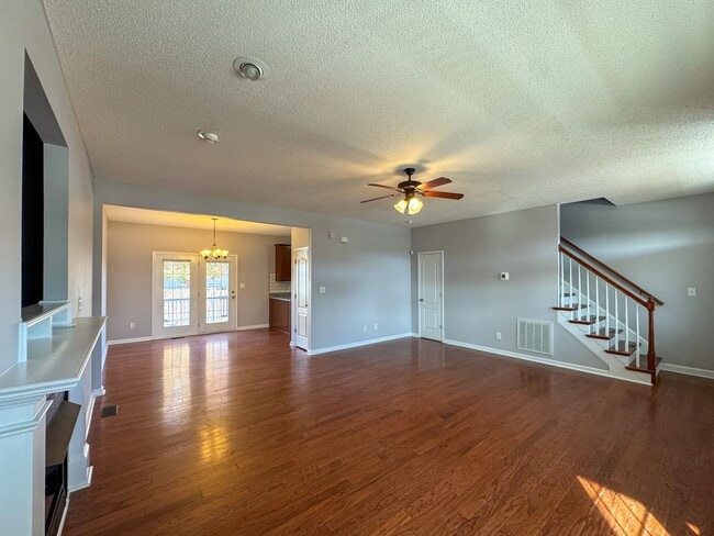 Photo - Beautiful 4 Bed 2.5 Bath Home with Fenced Backyard