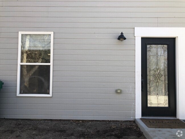 Building Photo - 652 6th St Unit A Rental