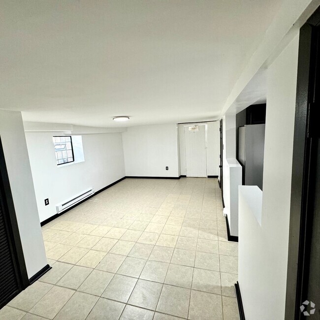 Building Photo - 2244 N Springfield Ave Rental