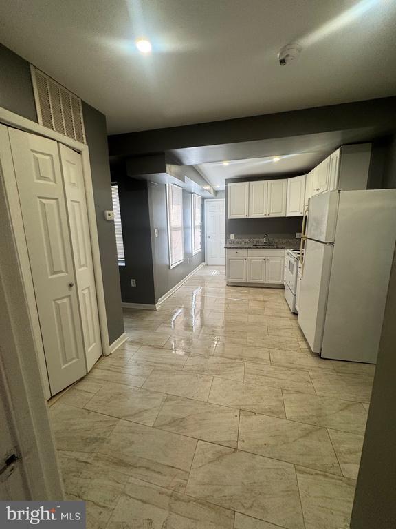 Photo - 1108 N Bond St Unidad 2