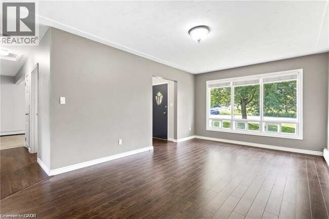 Photo - 1398 Doon Village Rd