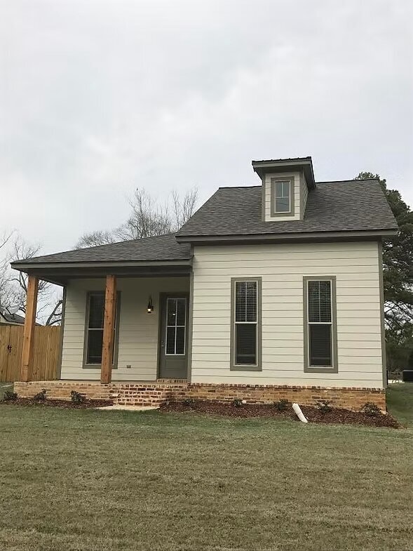Building Photo - 3BR/3Ba Home w/Fenced Side Yard, Close to MSU :: Available August 6th