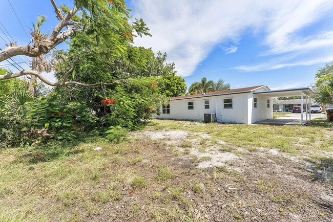 Photo - 317 NW 3rd St