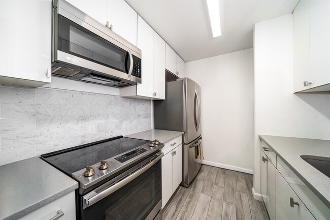 Building Photo - 9019 Wall St Unit 2D