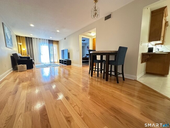 Photo - 95 -2B Woodsedge Dr Unit APT 5C