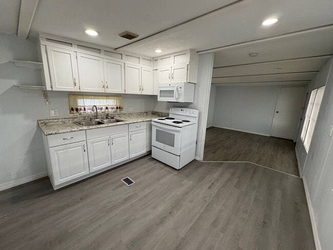 Photo - 5316 53rd Ave E