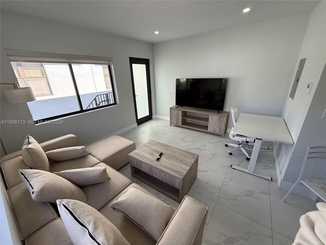 Photo - 944 Jefferson Ave Unidad 16