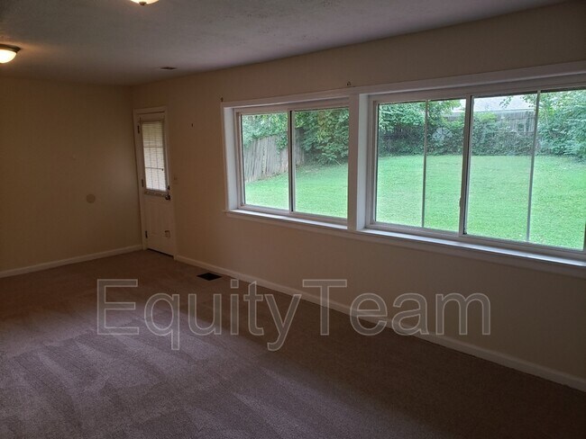 Photo - 8636 Bobolink Ave